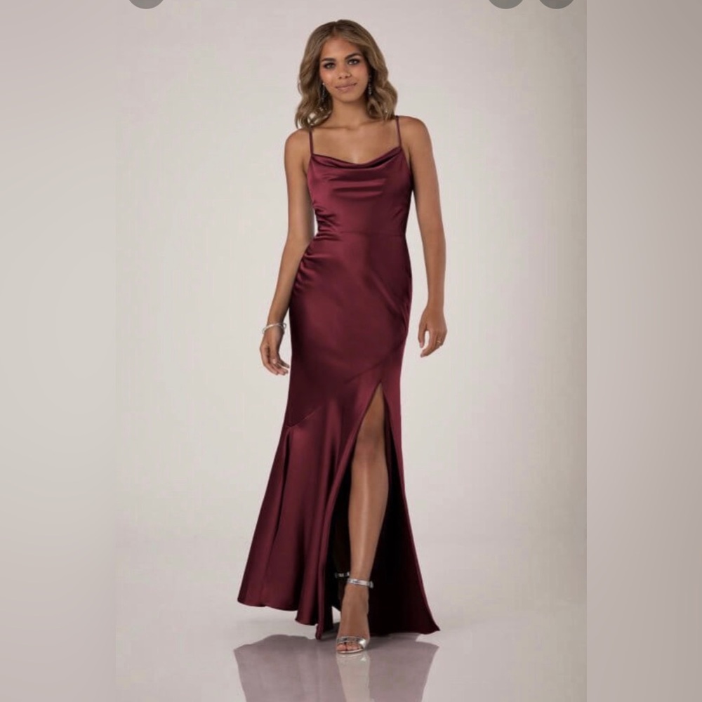 Size 8 Formal dress maroon/ wine red with slit